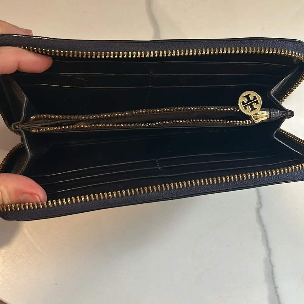 Tory Burch Patent Leather Continental Purple Wallet - Picture 8 of 11